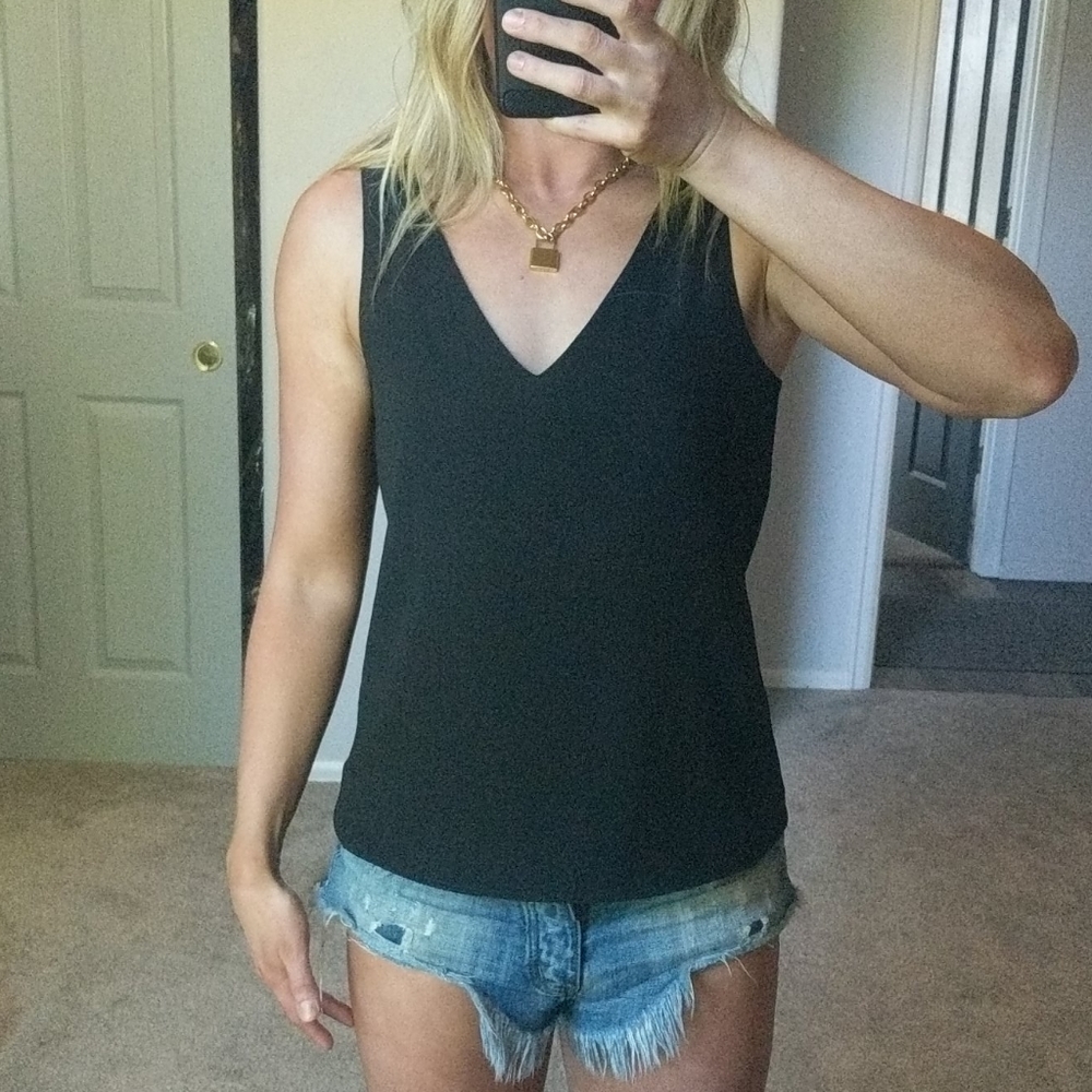 EUC 🔥 Black V-neck Tank Top